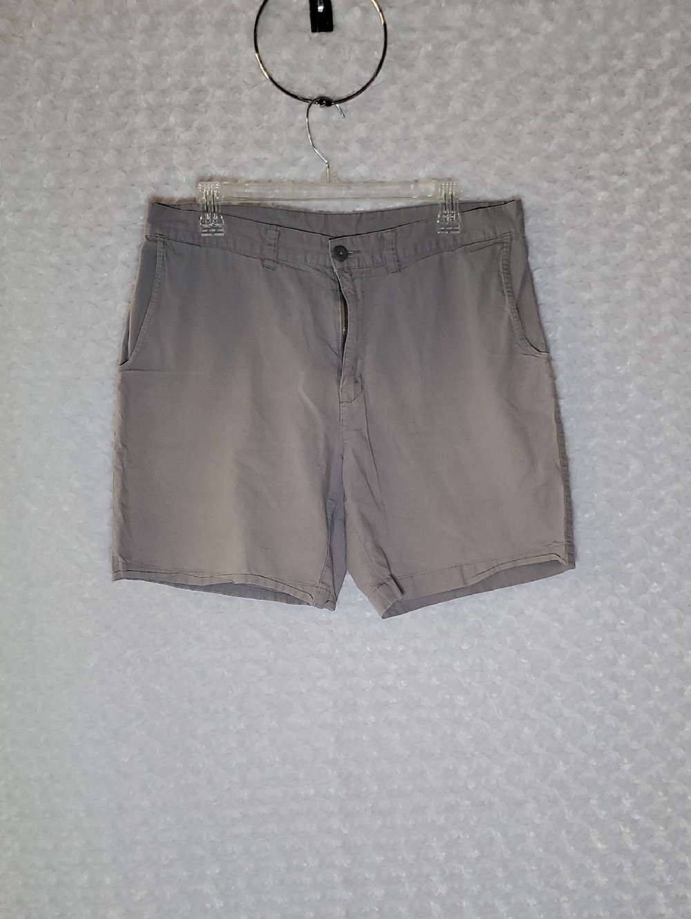 Patagonia Men's Light Gray Flat Front Shorts Size 33